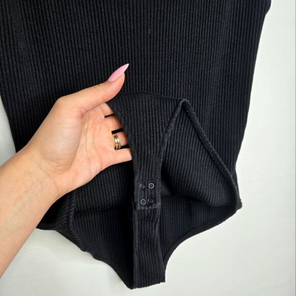 Vince Black Textured Ribbed Knit Thong Bodysuit Scoop Neck Low Cut Back Size M - Picture 4 of 8
